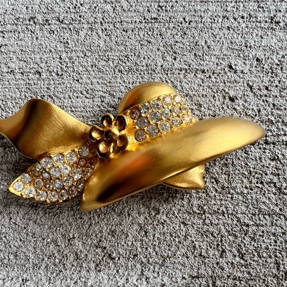 Vintage Givenchy Flower Brooch – Gold Tone with Clear Crystals, Signed, 1990s - Picture 1 of 5